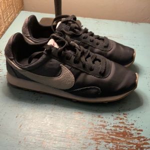 Nike women's Pre Montreal Daybreak Waffle Racer